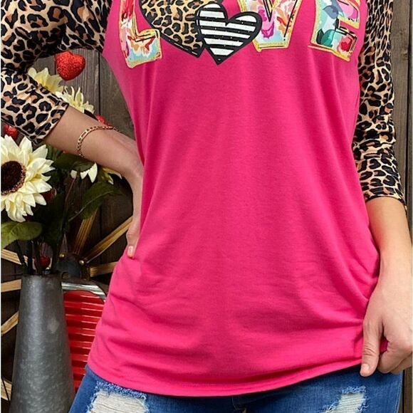 LOVE Pink t-shirt w/leopard printed sleeves - Picture 2 of 2